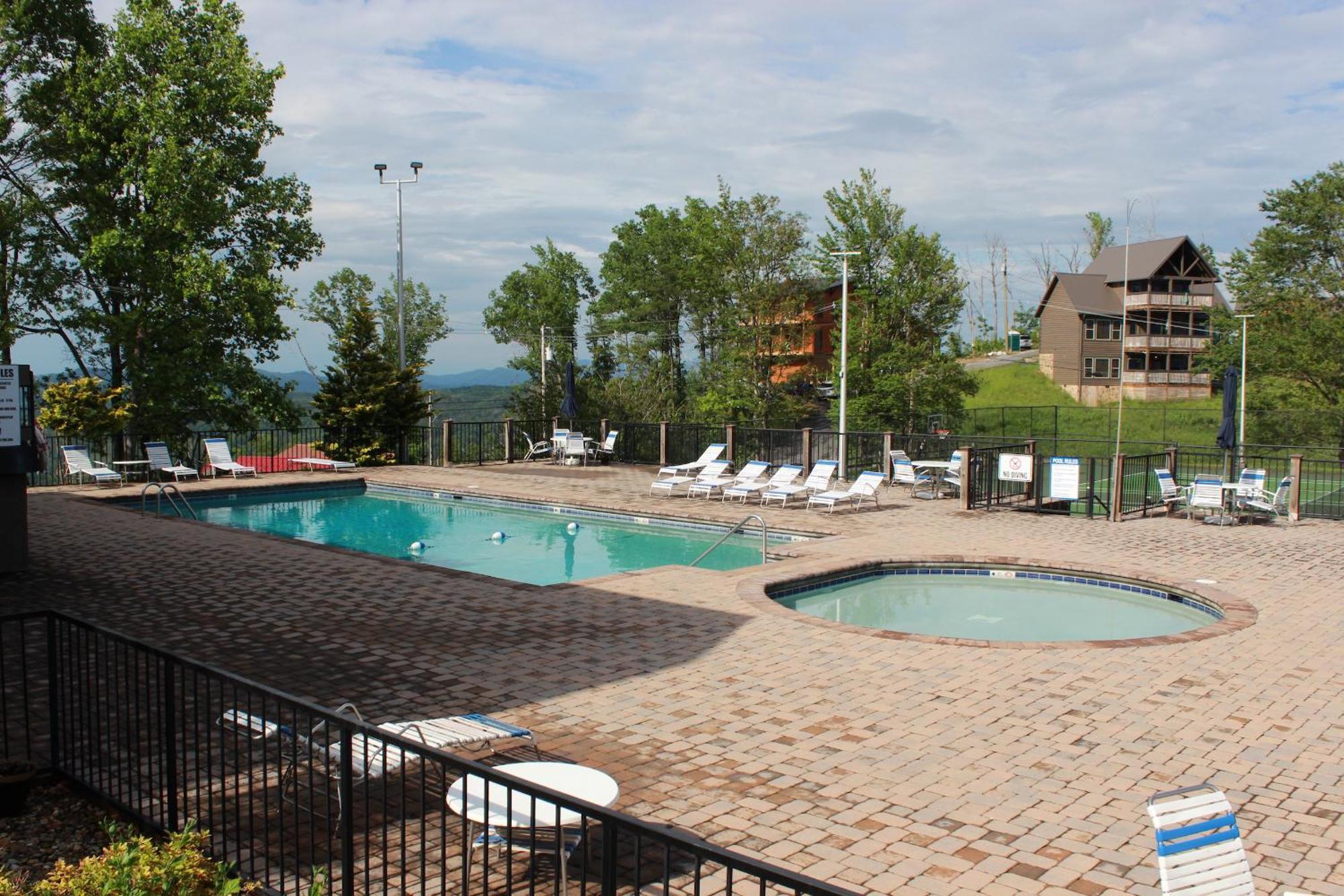 Heavenly View - Bear Themed Cabin, Hottub, Dog-Friendly, Near ガトリンバーグ エクステリア 写真