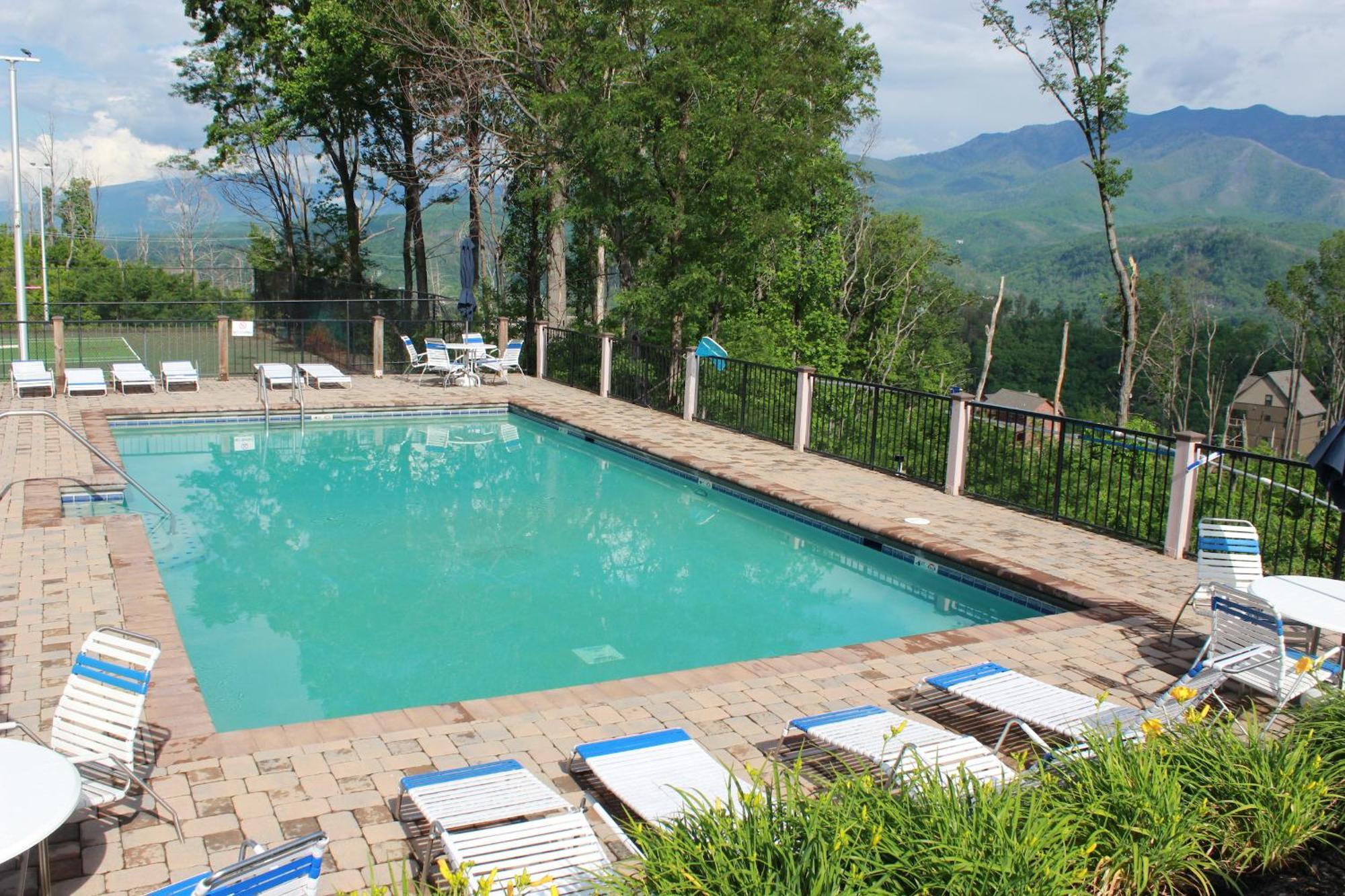 Heavenly View - Bear Themed Cabin, Hottub, Dog-Friendly, Near ガトリンバーグ エクステリア 写真