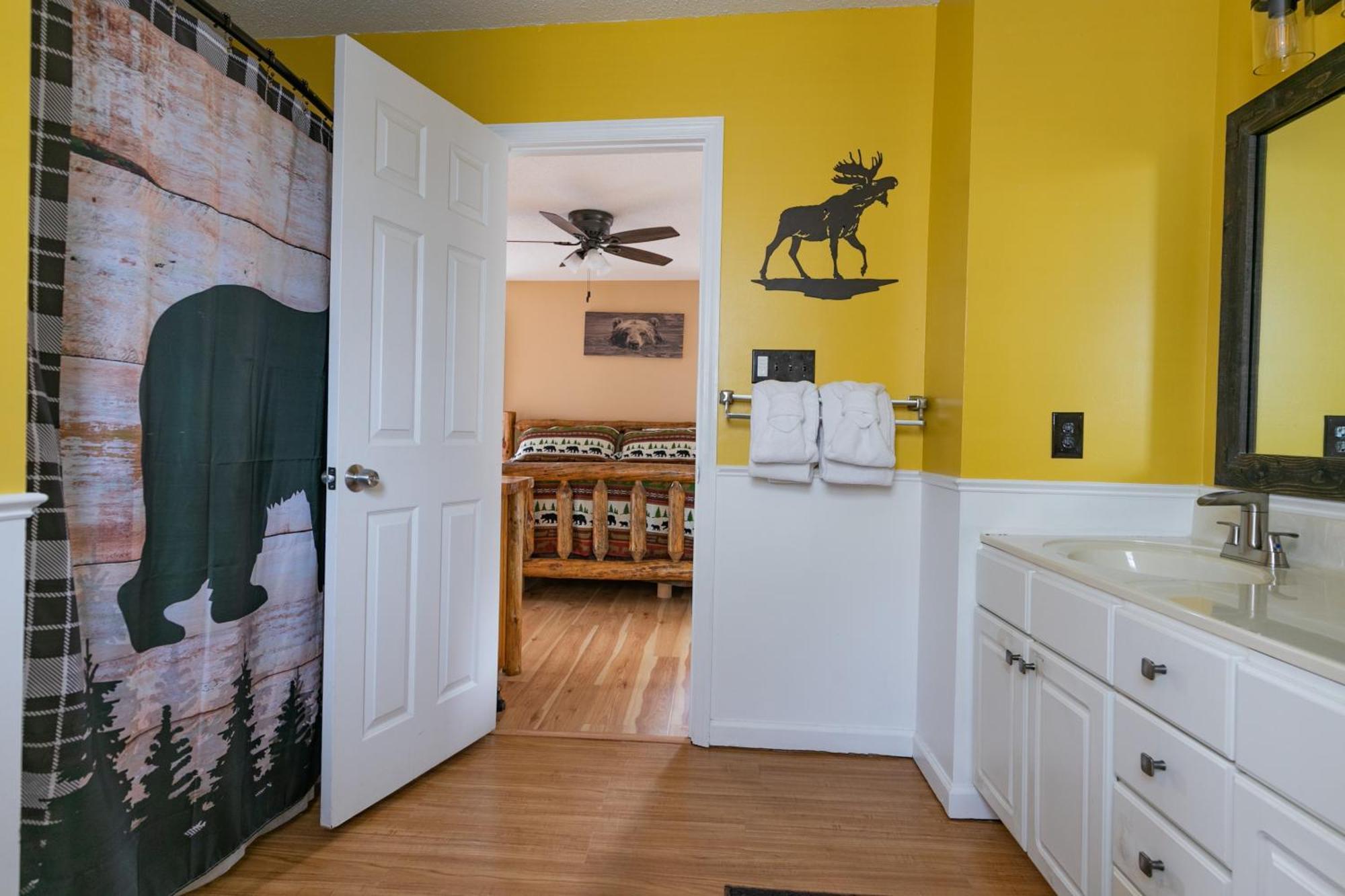 Heavenly View - Bear Themed Cabin, Hottub, Dog-Friendly, Near ガトリンバーグ エクステリア 写真