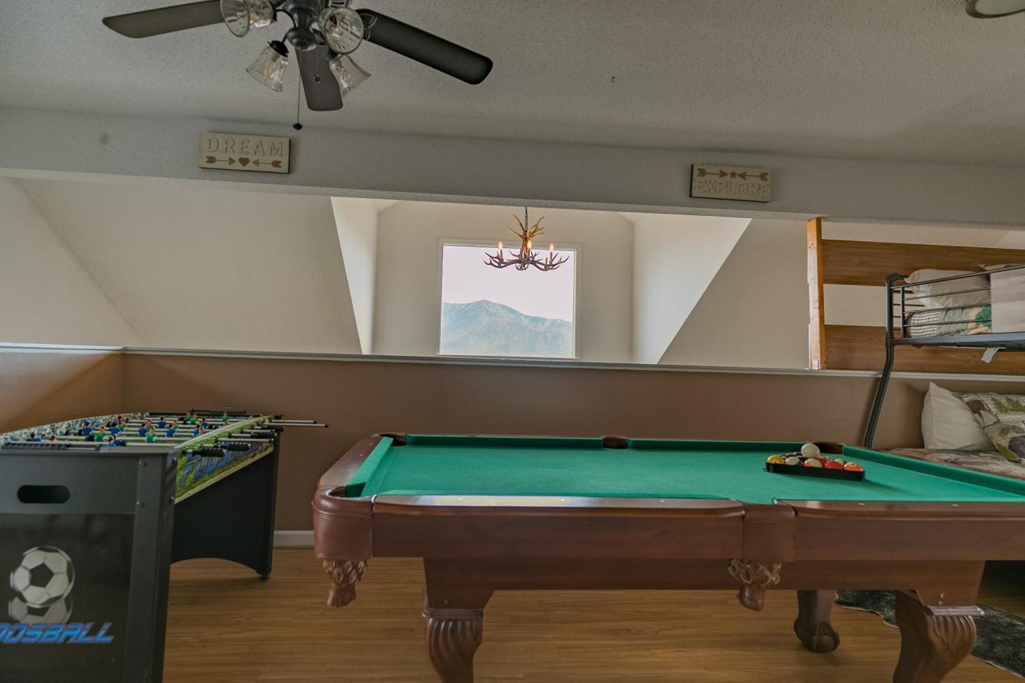 Heavenly View - Bear Themed Cabin, Hottub, Dog-Friendly, Near ガトリンバーグ エクステリア 写真