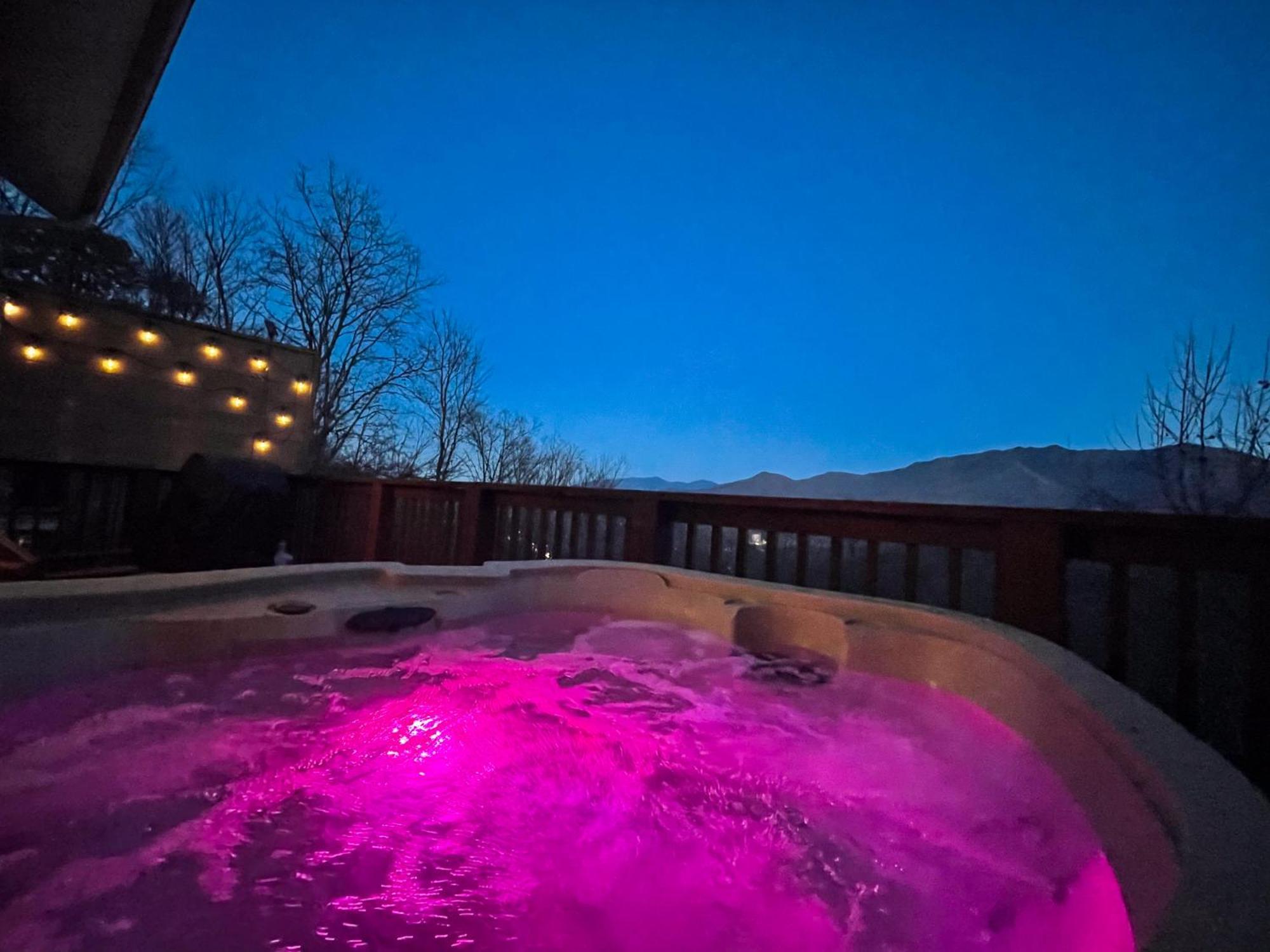 Heavenly View - Bear Themed Cabin, Hottub, Dog-Friendly, Near ガトリンバーグ エクステリア 写真