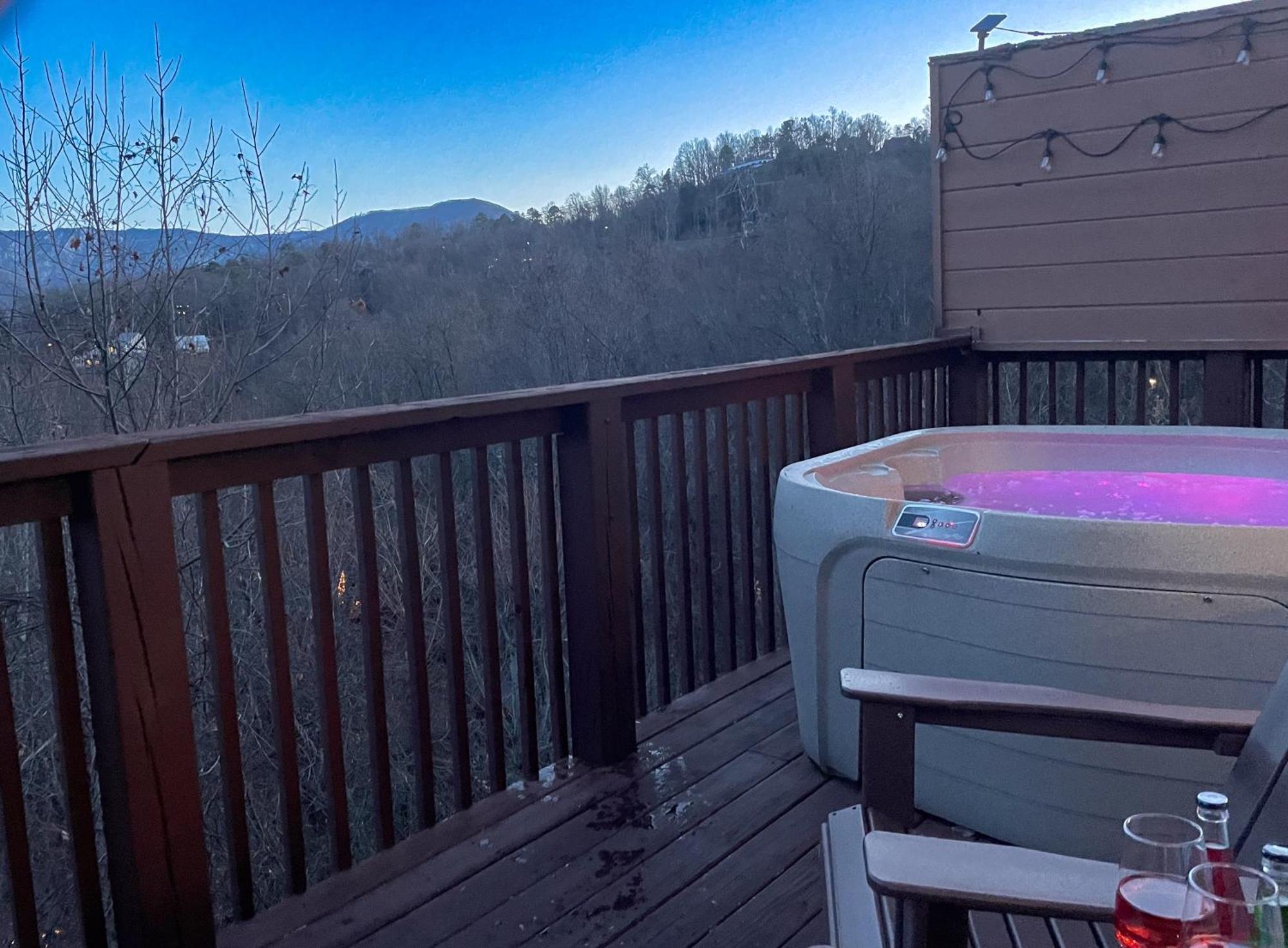 Heavenly View - Bear Themed Cabin, Hottub, Dog-Friendly, Near ガトリンバーグ エクステリア 写真