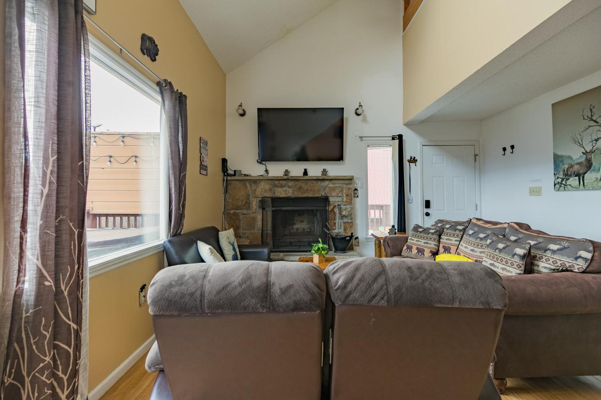 Heavenly View - Bear Themed Cabin, Hottub, Dog-Friendly, Near ガトリンバーグ エクステリア 写真