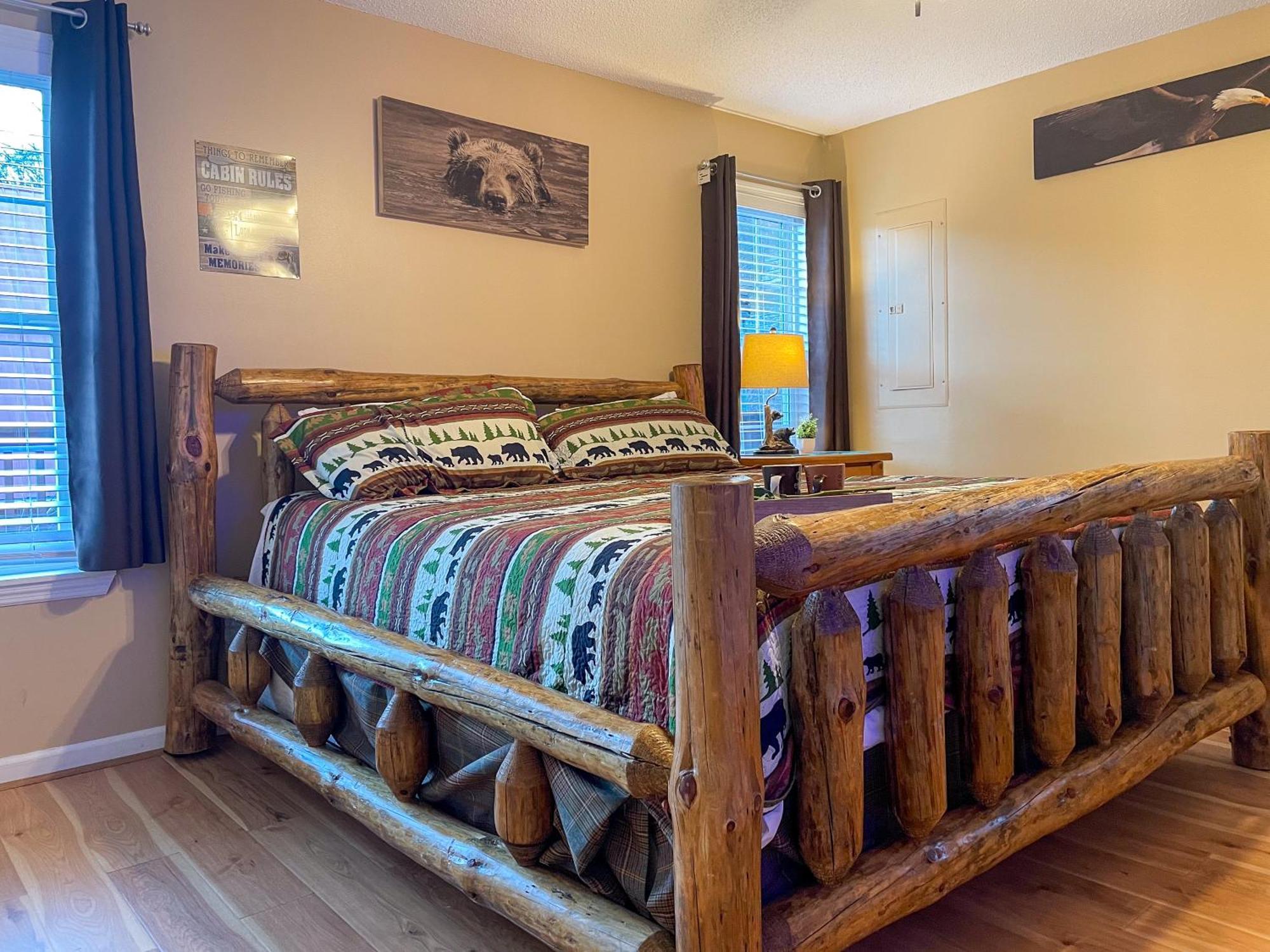 Heavenly View - Bear Themed Cabin, Hottub, Dog-Friendly, Near ガトリンバーグ エクステリア 写真